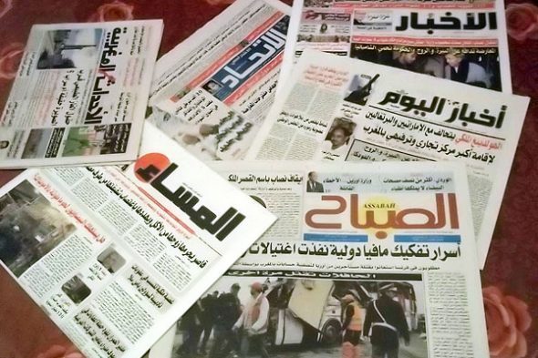 وزير الاتصال مصطفى الخلفي يتجه الى منع قراءة الجرائد الورقية في المقاهي