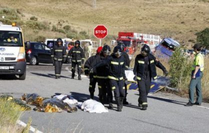 قتيلان وعشرات المغاربة المصابين في حادث سير بإسبانيا
