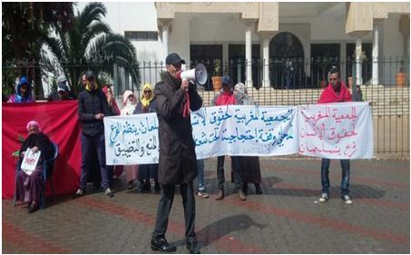 بحضور حقوقيين.. وقفة احتجاجية أمام محكمة ابن سليمان للمطالبة بالإفراج عن فلاحة معتقلة