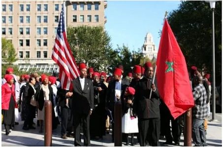 لماذا رفع السود العلم المغربي في احتجاجات الأمريكيين ضد ترامب؟ (صور)