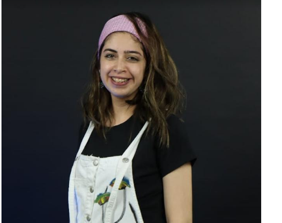 الفنانة التشكيلية سارة الزاكي .. علاقتي باللوحة علاقة عشق كبير