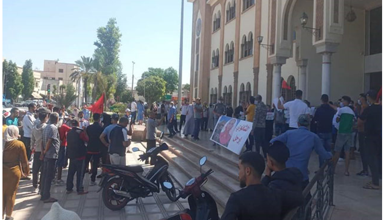 العشرات من المواطنين بجماعة سطات يرفضون رئاسة مصطفى الثانوي للمجلس