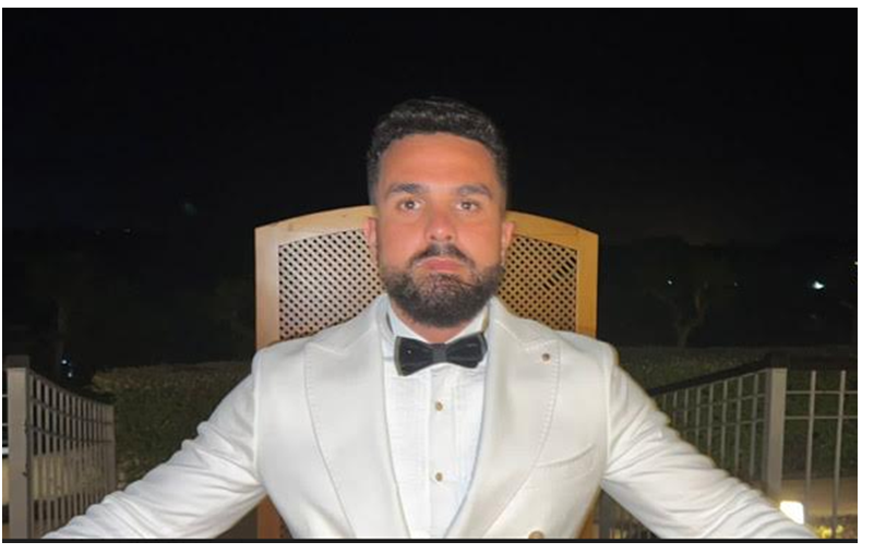 من إسبانيا.. الفنان التشكيلي المغربي سفيان بوكرين يسخر لوحاته الفنية للأعمال الخيرية