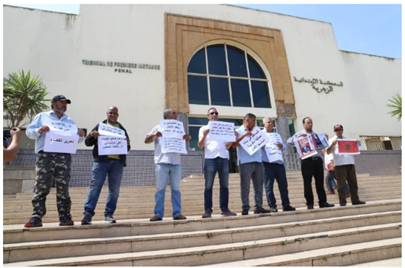 فعاليات حقوقية تتضامن مع القضاة في “محكمة عين السبع” بالدار البيضاء