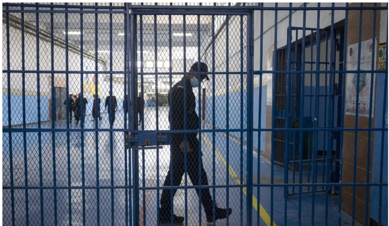 5 سنوات سجنا نافذا لمشجع عسكري استولى على بذلة شرطي