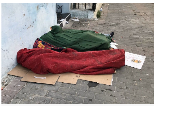 البرد القارس يهدد أرواح المشردين في حواضر جهة فاس ـ مكناس