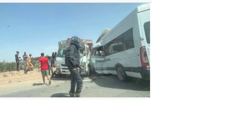 الاصطدام بشاحنة يصرع سائق حافلة