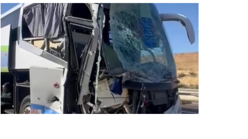 جرحى في حادث سير بين حافلة وشاحنة قرب خريبكة