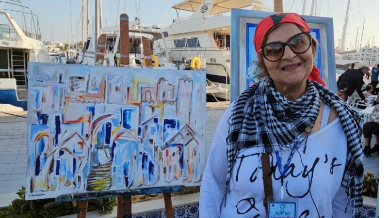 الفنانة التشكيلية نجاة الصحراوي تشارك في مهرجان ربيع مارينا الدولي 2025 بتونس