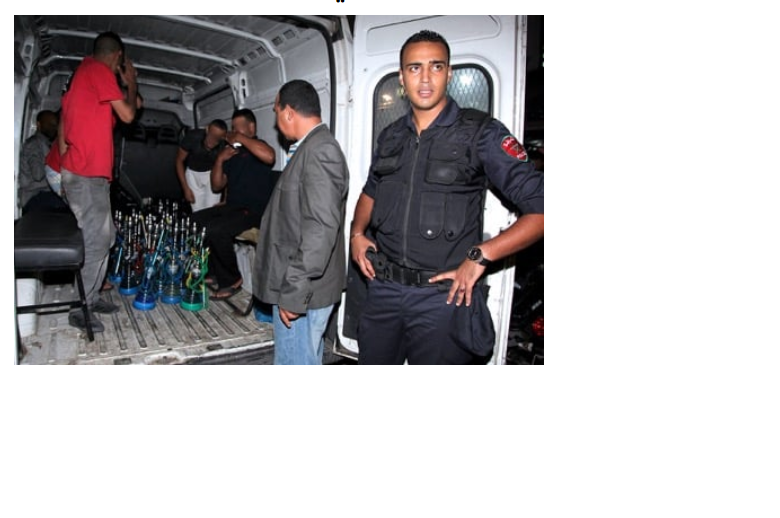 حملة على مقاهي الشيشة بمدينة طنجة تنتهي بغرامات جمركية ثقيلة