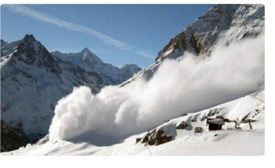 فاجعة في إمليل.. انهيار ثلجي يودي بحياة 3 أشخاص بينهم مرشد سياحي بإقليم الحوز