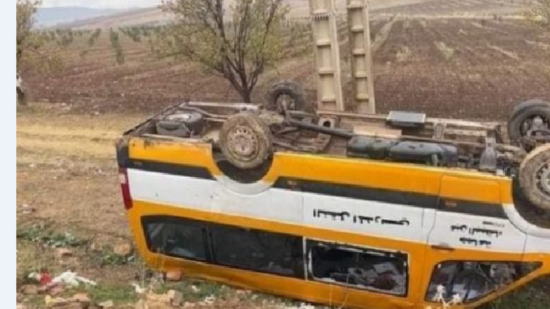 انقلاب حافلة ديال النقل المدرسي يرسل 20 تلميذ للسبيطار